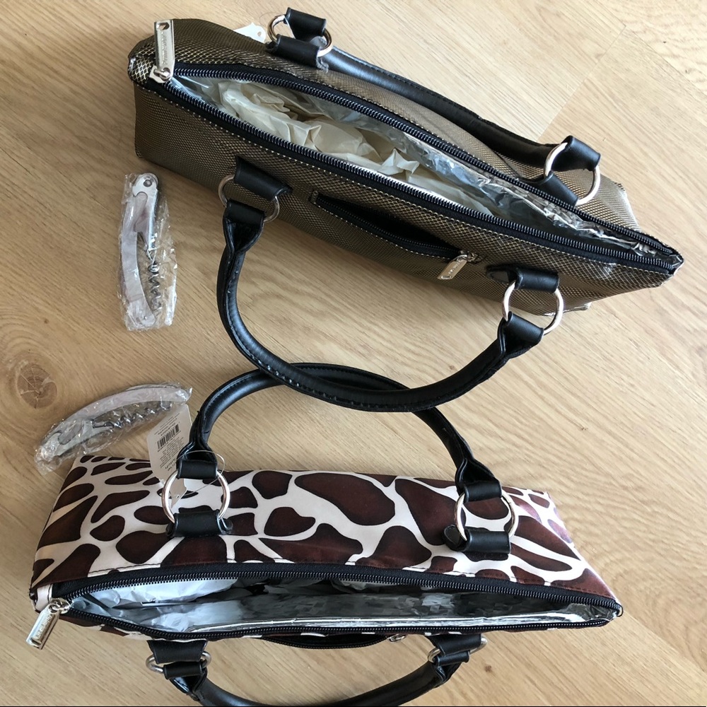 🍷Insulated Wine bags (2) with (2) wine openers - Picture 1 of 6